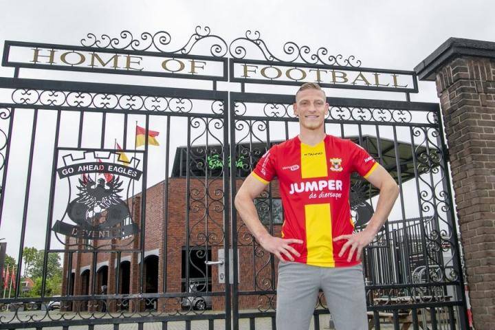 包含德甲赛程吃紧，阿斯顿维拉赛前强势反弹，赛场秩序良好，年轻球员得到机会的词条