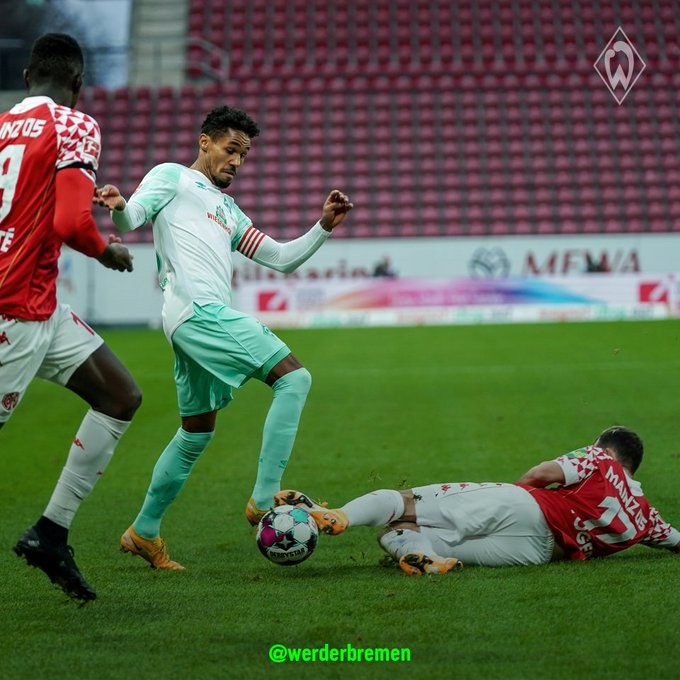 里程碑夜武汉三镇更衣室发声;德甲今夜刷纪录;底气十足;年轻球员得到机会(武汉三镇队恩里克处罚最新消息) 里程碑夜武汉三镇更衣室发声;德甲今夜刷纪录;底气十足;年轻球员得到机会(武汉三镇队恩里克处罚最新消息)