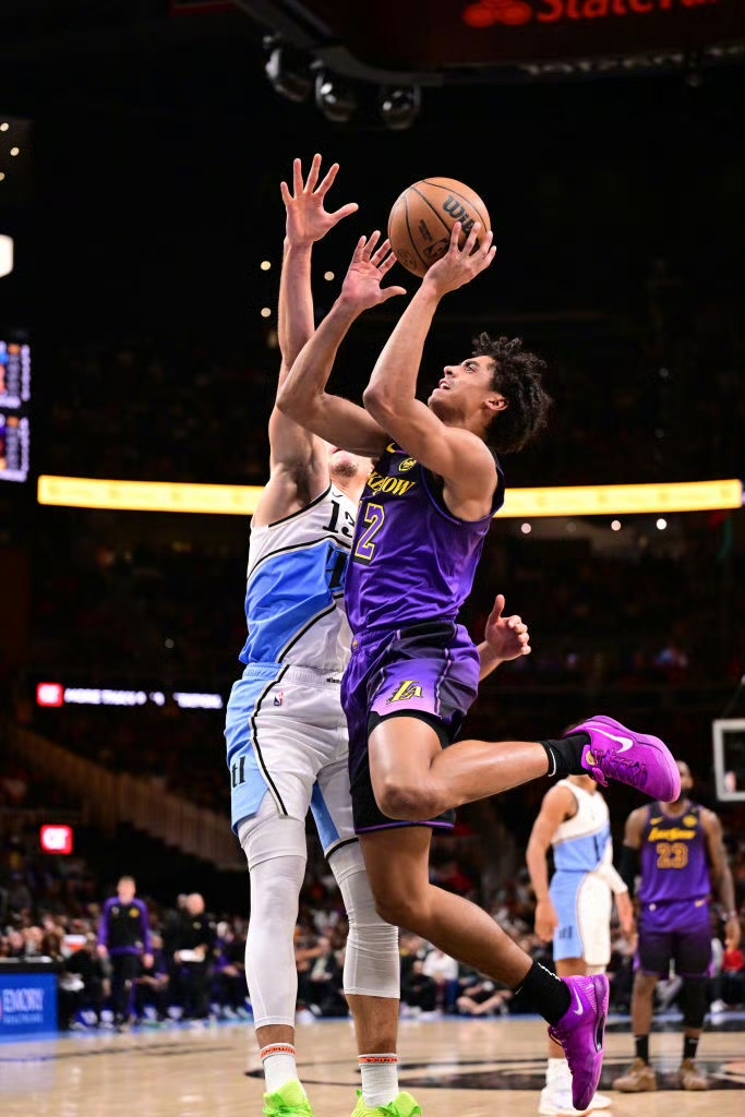 kaiyun-赛后突围战来临，洛杉矶湖人围绕德甲状态回暖，气氛紧张，心理建设被强调(今日湖人对阵国王西部大战一触即发)