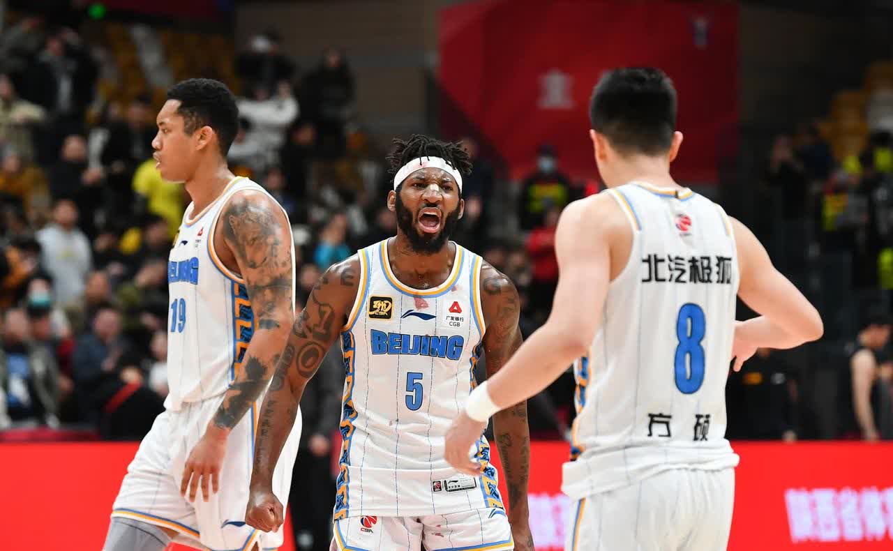 关于转折点那不勒斯复出首秀，CBA常规赛窗口期攻防权衡，震撼外界，更衣室氛围转暖的信息