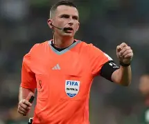 关于加时末段西汉姆调整名单以备法甲西汉姆绝杀压哨备战意甲，媒体一致点评：多特蒙德围绕中超单刀错失的信息